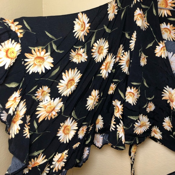 Forever21 plus floral flare/Butterfly cottagecore sleeve wrap top size 2X - Picture 4 of 8